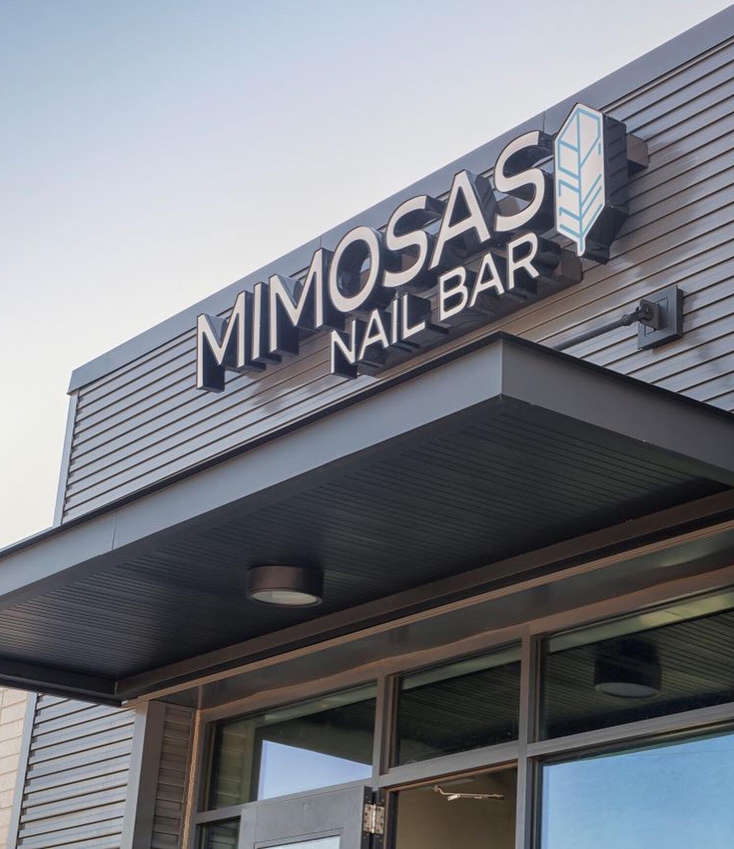 Mimosas nail store bar